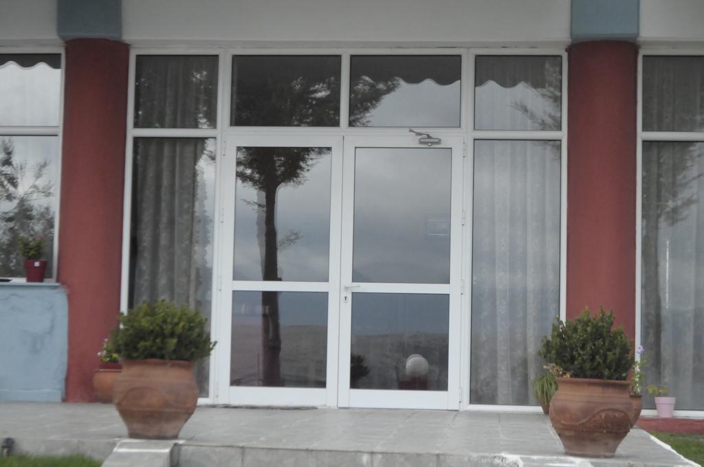 Apartment Limni